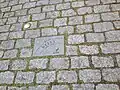 Kopfsteinpflaster mit Gedenktafel von Sean Kelly (Gewinner Paris–Roubaix 1984, 1986)