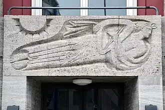 Relief von Herbert Lungwitz über dem Haupteingang