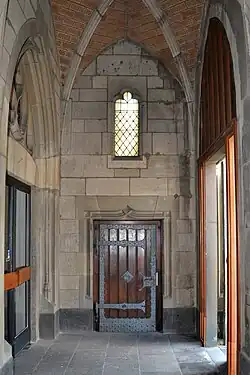 Vorraum mit Zugang zum Turm