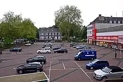 Dreiringplatz, im Hintergrund das denkmalgeschützte ehem. Wohnhaus Wisthoff