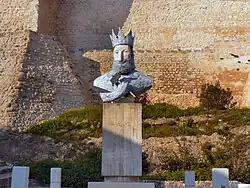 Statue des Sancho I. vor dem Castelo de Torres Novas in Torre Novas, 2007