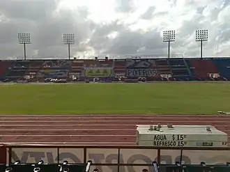 Die Haupttribüne des Estadio Olímpico Andrés Quintana Roo (März 2009)
