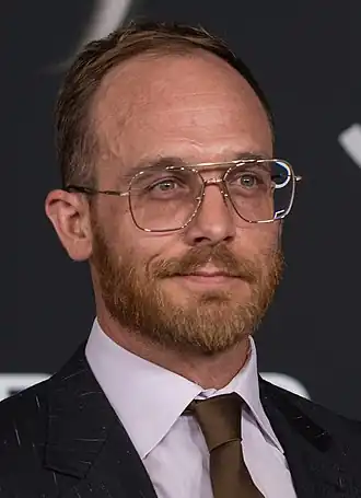 Ethan Embry spielt Pete Conrad