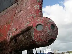 Der Bug der Calypso mit der von Cousteau entworfenen Nase mit Beobachtungsbullaugen