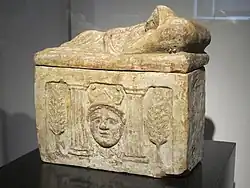 Etruskische Urne aus Chiusi, 1. Jahrhundert v.&nbsp;Chr. (Herzogliches Museum Gotha)