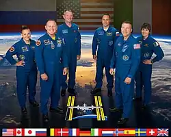 v.&nbsp;l.&nbsp;n.&nbsp;r.: Jelena Serowa, Barry Wilmore, Alexander Samokutjajew, Anton Schkaplerow, Terry Virts und Samantha Cristoforetti