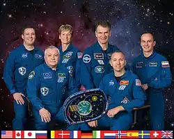 v.&nbsp;l.&nbsp;n.&nbsp;r.: Jack Fischer, Fjodor Jurtschichin, Peggy Whitson, Paolo Nespoli, Randolph Bresnik und Sergei Rjasanski