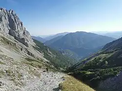 Blick vom Südende der Fölzalm hinab zum Fölzboden