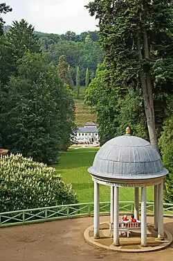 Tempel und Herrenhaus