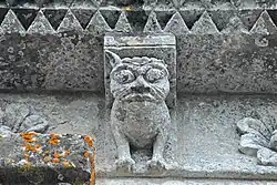 Échebrune, St-Pierre, Kragstein unter Gesims, Monster