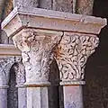 Abtei Fontfroide, Kapitelle der Zwillingssäulen