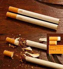 Zigaretten von f6 ORIGINAL (oben) und f6 FILTER (unten) im Vergleich