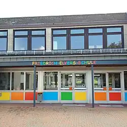 Eingangsbereich der Friedrich-Elvers-Schule in Heide