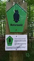 Hinweisschild Naturwald