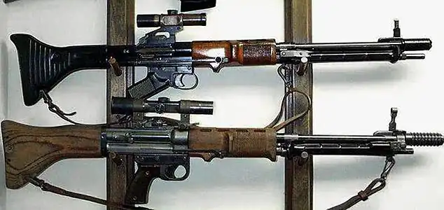 FG 42 mit Zielfernrohr