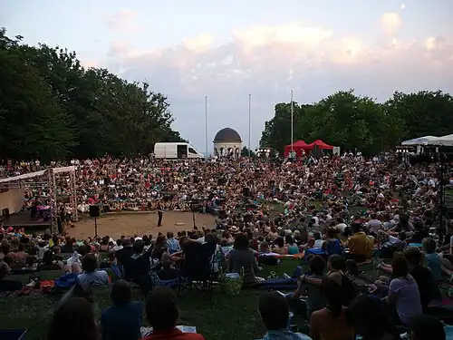 Der Impro-Theater-Sommer von „Für Garderobe keine Haftung“