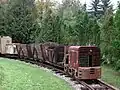 JW 15 mit hölzernen Loren im Feld- und Industriebahnmuseum Freiland