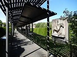 Allee im Skulpturenpark