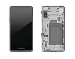 Ein Bild von Front und Rückseite des Fairphone&nbsp;2, das u.&nbsp;a. den Trouchscreen, die Kamera und Lautsprecher/Mikrofon vorne, die Antennen, Batterie, SIM-Karten-Slots, Lautsprecher und rückwärtige Kamera zeigt.