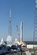 Eine Falcon 9 hebt am 8. Dezember 2010 mit einer Dragon-Kapsel ab