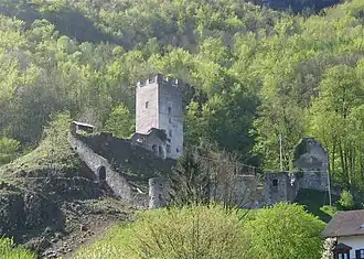 Ruine der Burg Unter-Falkenstein im Inntal