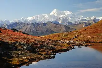 Blick von der Kesugi Ridge auf den Denali, davor Mooses Tooth und Bear Tooth