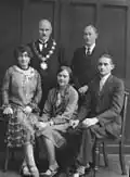 Familie Norton (um 1920) mit Gladys im Zentrum