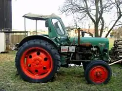 Seitenansicht mit ursprünglicher Batterieanordnung