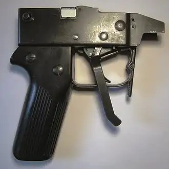 Um beim Verschießen von Gewehrgranaten Handverletzungen zu vermeiden, kann beim SIG 510 eine Abzugsverlängerung heruntergeklappt werden.