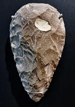 Faustkeil, ca. 80.000 v.&nbsp;Chr.