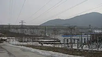 Staumauer der Fengman-Talsperre