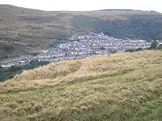 Blick auf Ferndale vom Berg oberhalb von Blaen-llechau aus