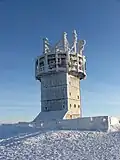 Fernmeldeturm auf dem Schneekopf im Winter – ehemalige Bezirksrichtfunkzentrale der Partei/SED in Suhl
