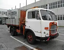 Fiat 650 Lkw, ab 1963 mit Gittergrill mit der Baffo-Strebe[1]