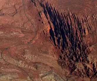 Aufnahme aus dem Flugzeug – links der Arches Scenic Drive