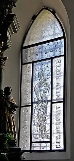 Rechtes Glasfenster im Chor