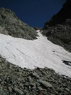 Sehr steiler Firncouloir unterhalb des Gletschersattels zwischen Piz Calderas und Tschima da Flix (siehe Route Von Südwesten)