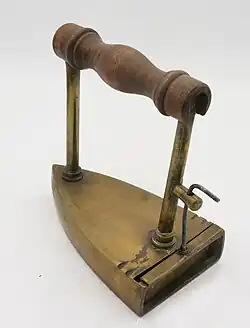 Kasteneisen aus Messing