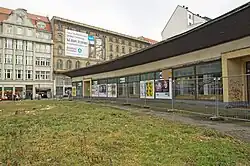 Flachbau vor dem Abriss 2012