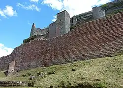 Nördliche Ringmauer der Unterburg (teilrekonstruiert)