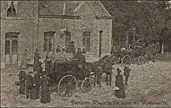 Die königlichen Kutschen vor dem Bahnhof von Florenville