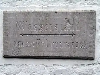 Flutmarke von 1906 am ehemaligen Rathaus