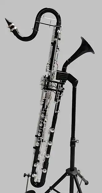 Moderne Kontraaltklarinette von Foag, deutsches System, tiefster Ton notiert: das große A (!!)