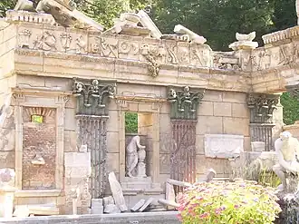 Römische Ruine, Weiblicher Torso mit Vase Au/Stotzing?