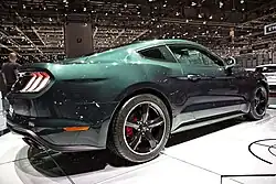 Bullitt, schräge Heckansicht