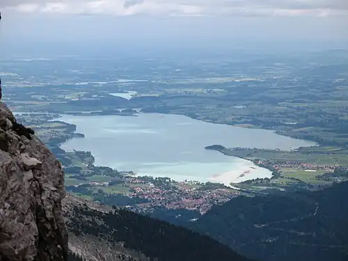 Forggensee und Füssen von der Kellenspitze (2238&nbsp;m)