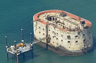 Luftbild Fort Boyard (mit Versorgungsplattform)