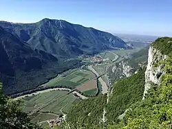 Ausblick auf das Etschtal und die Veroneser Klause mit dem Monte Pastello