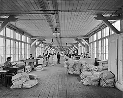 Kontrolle der Rohware.