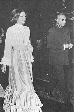 Farah Pahlavi mit dem Staatspräsidenten von Pakistan, Zulfikar Ali Bhutto